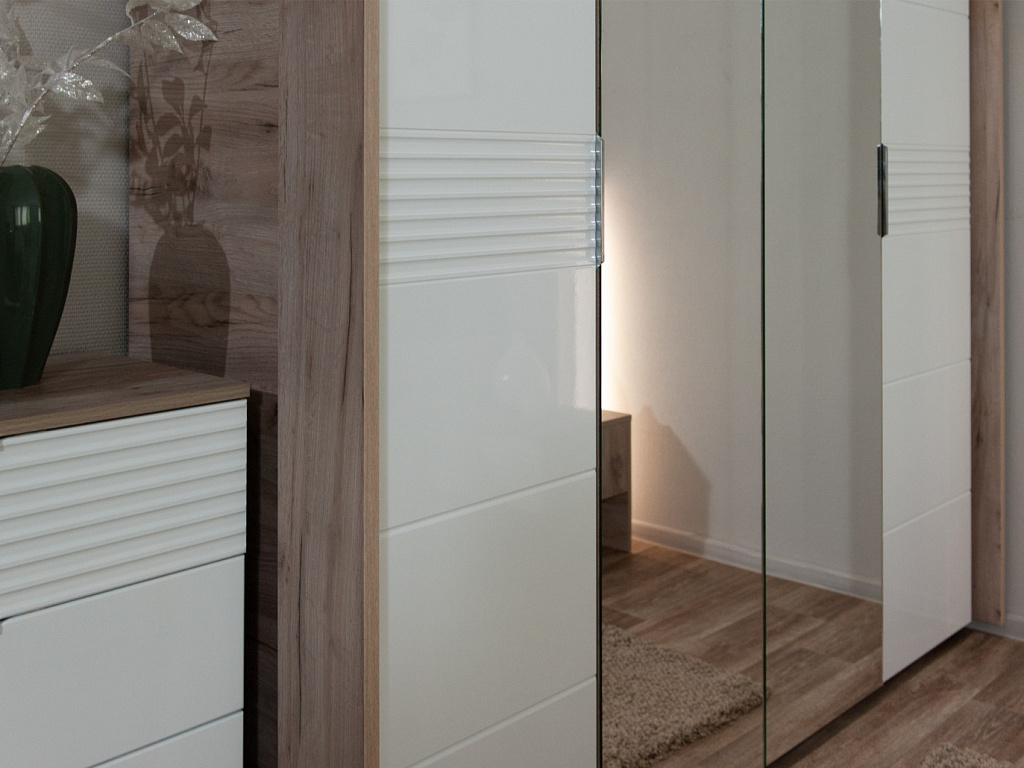 Шкаф 4дв (ДЗЗД) с порталом   