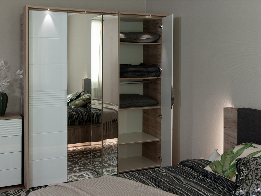 Шкаф 4дв (ДЗЗД) с порталом   