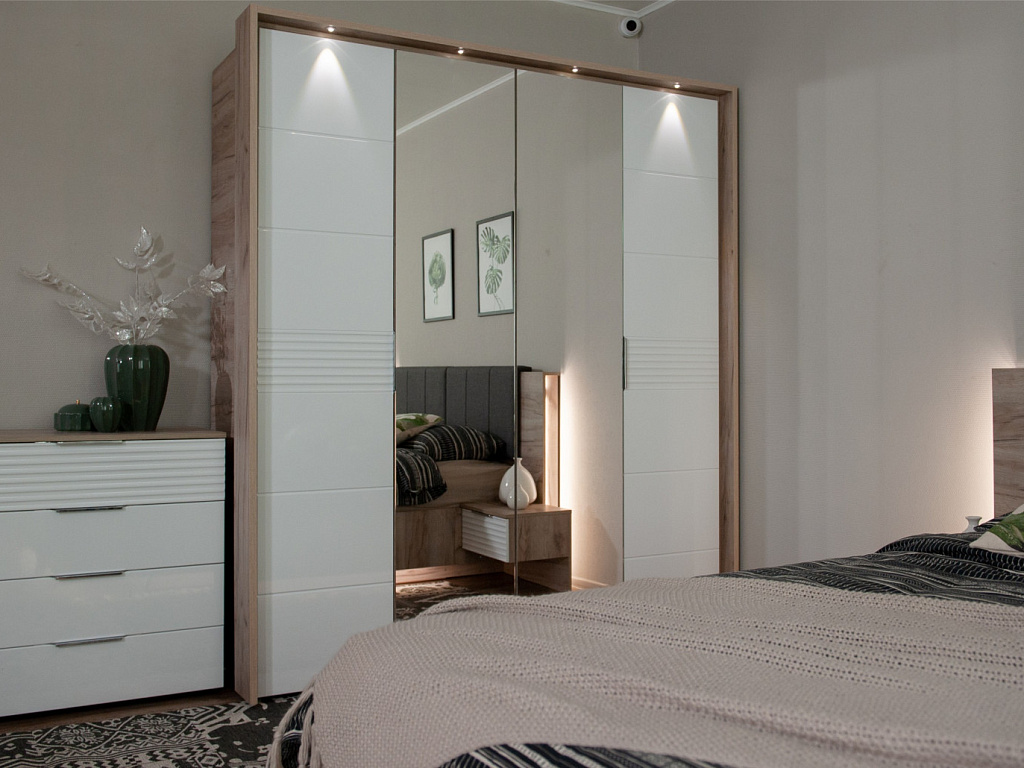 Шкаф 4дв (ДЗЗД) с порталом   