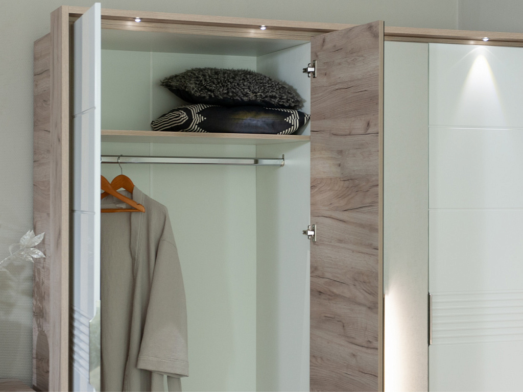 Шкаф 4дв (ДЗЗД) с порталом   